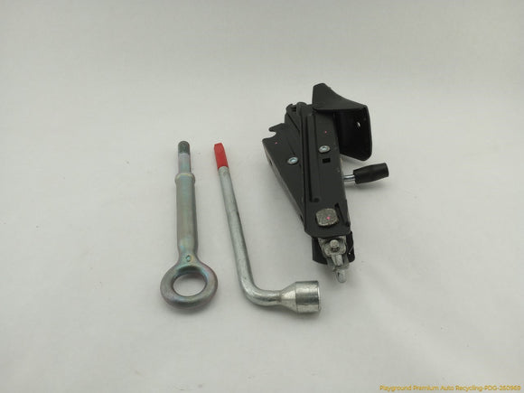 Volvo XC70 Vehicle Jack And Tools Set