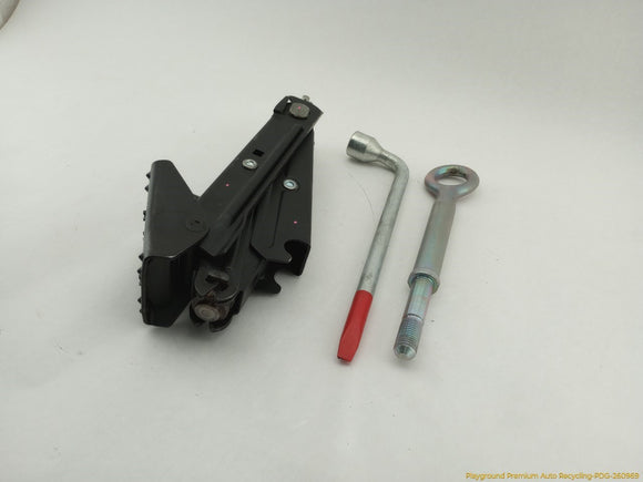 Volvo XC70 Vehicle Jack And Tools Set